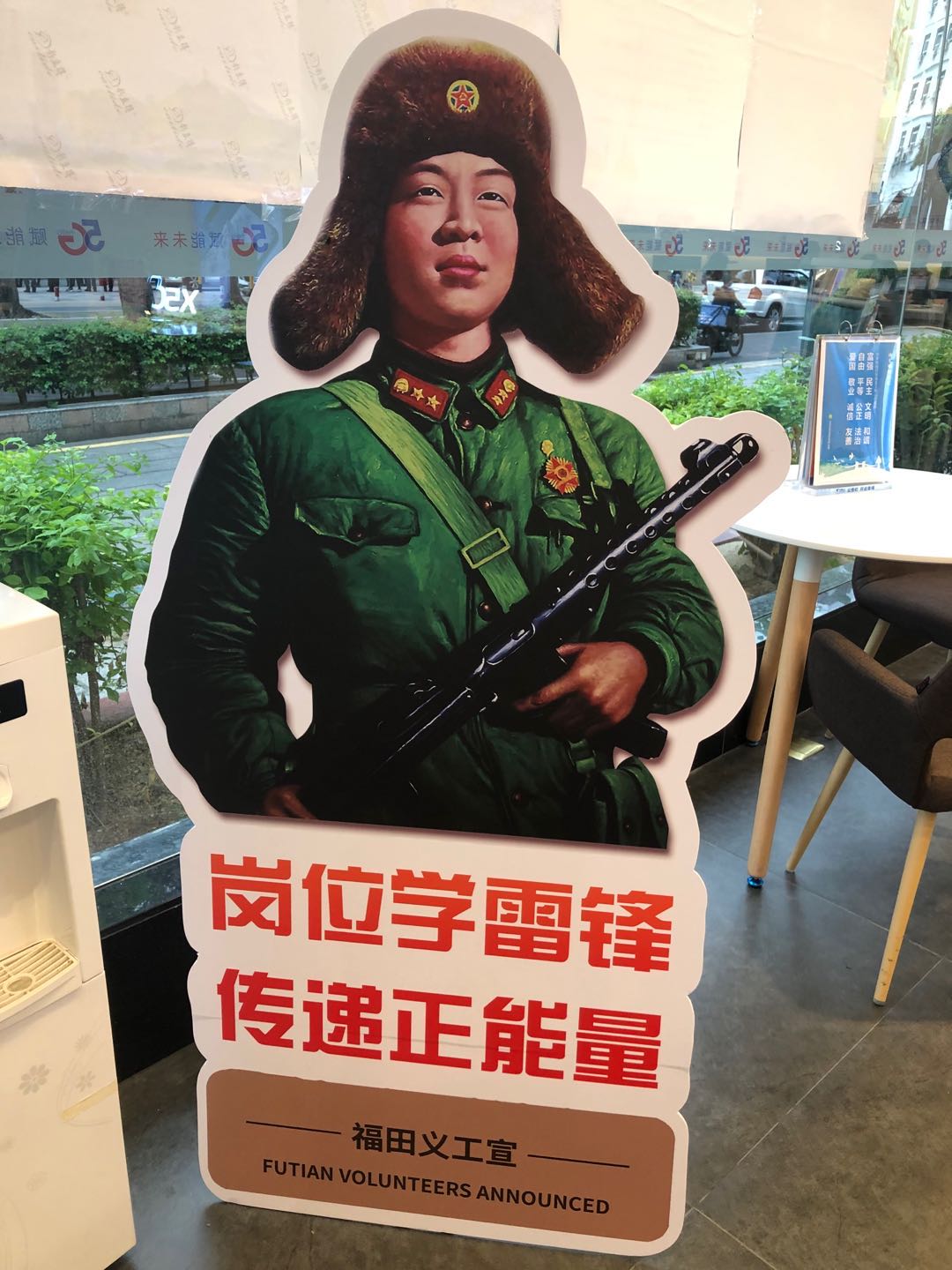 深圳定制人型立牌 L型廣告支架 海報架展會展架 人形立牌支架