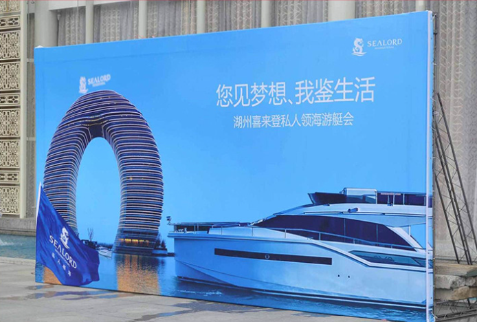深圳戶外大型T牌廣告噴畫、圍擋廣告加厚防水防曬、550燈布噴繪、三面翻廣告