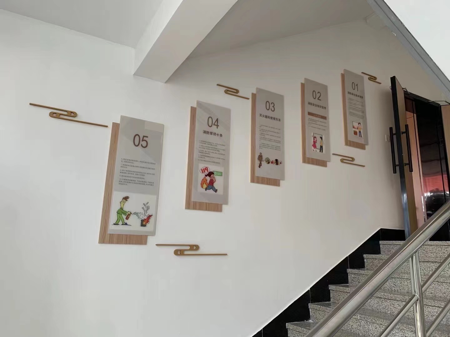 深圳平板UV打印-亞克力插袋信息公示欄、企業(yè)異型文化墻、科室牌、街道文化宣傳UV打印