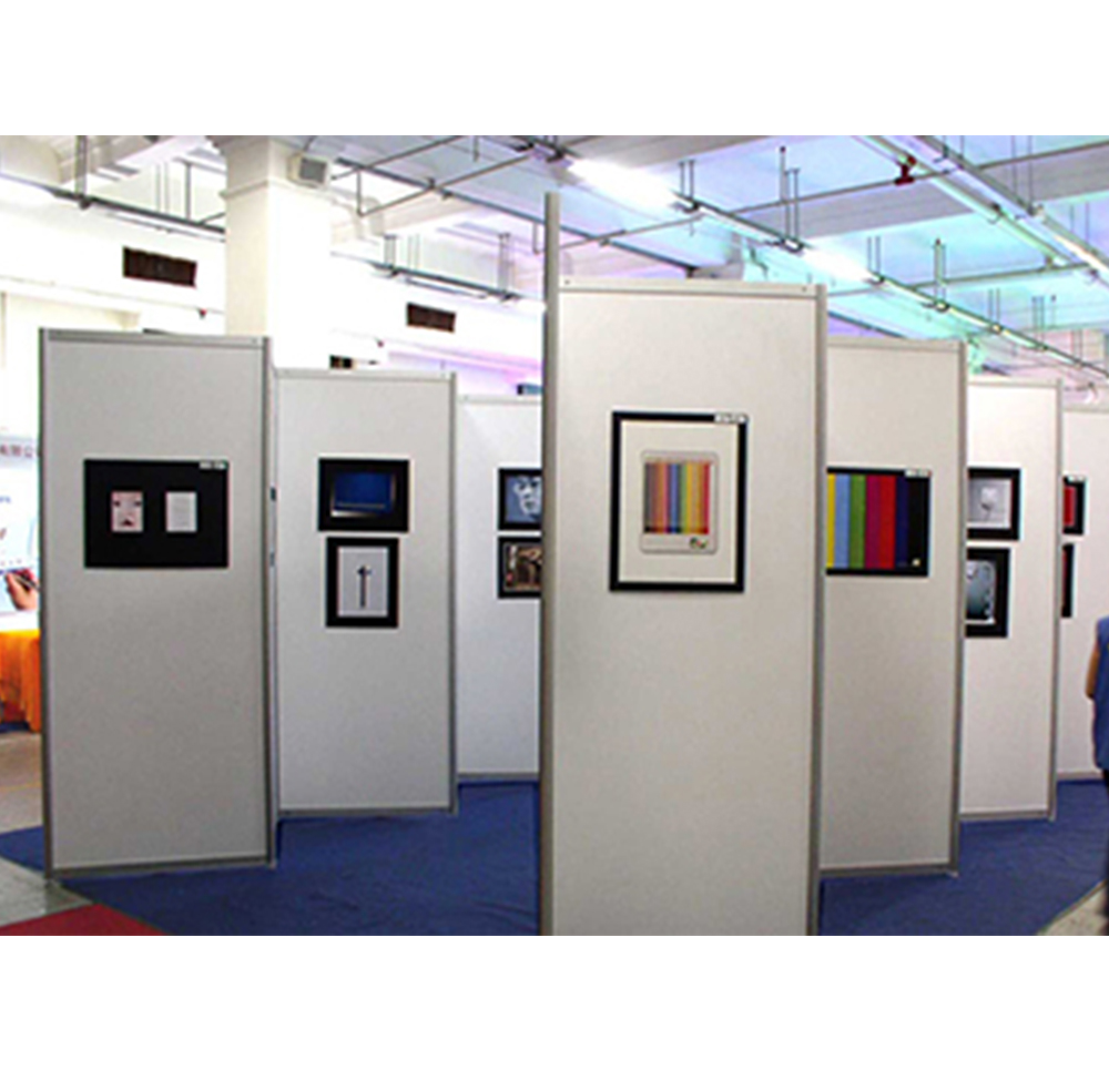 深圳展覽展板制作廠家——畫展展示架、廣告折疊屏風(fēng)展架、八棱柱展覽、畫廊校園掛畫、隔斷書畫展板