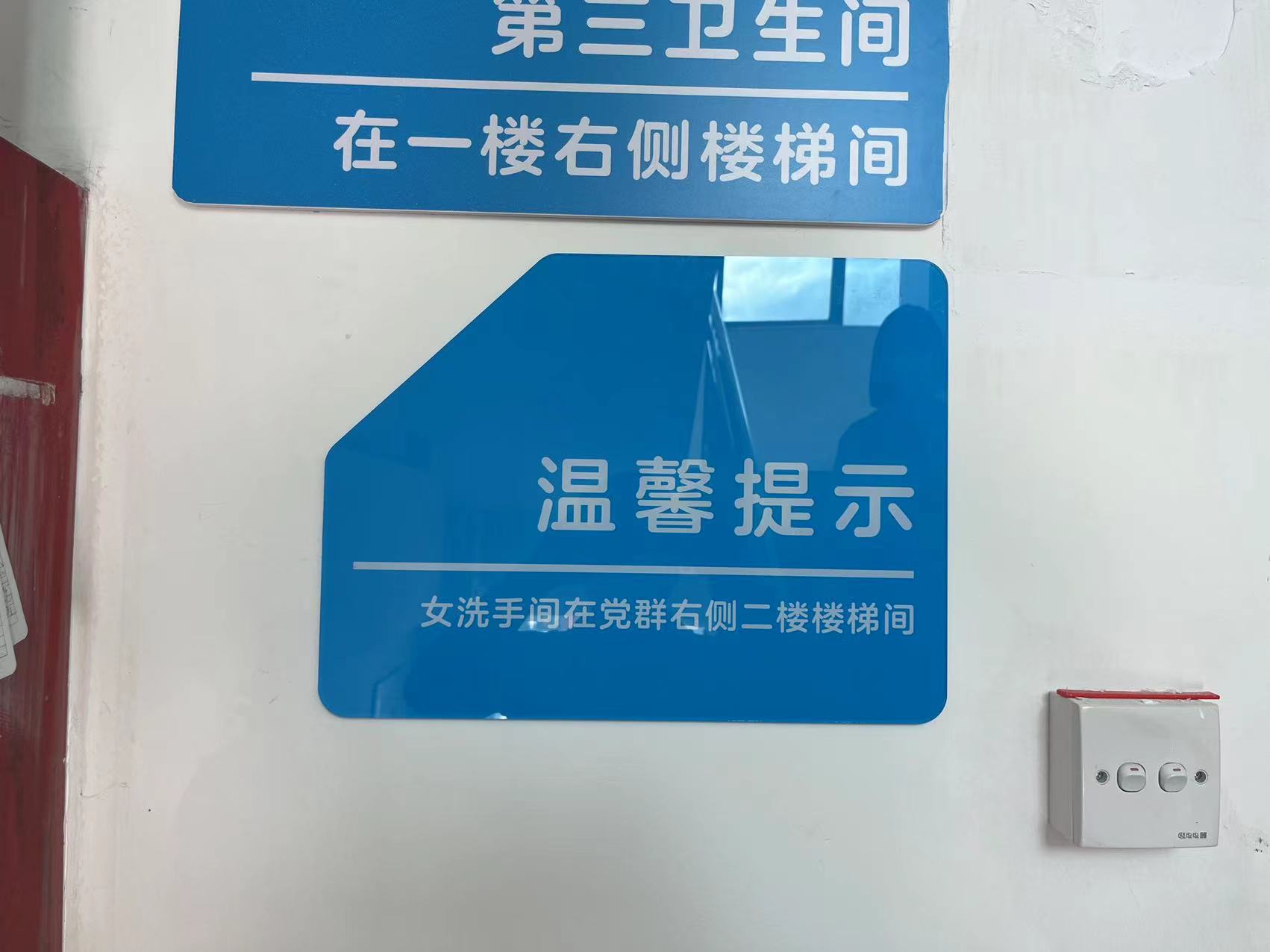 UV平板打印、木板陶瓷彩印激光雕刻、雪弗板金屬標(biāo)牌、熱彎亞克力UV、深圳加工廠